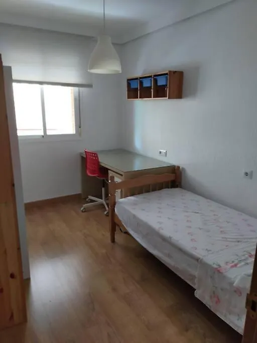 Apartamento Piso En Zona Universitaria-Teatinos. Málaga